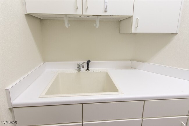 Building Photo - 6313 W Crestfield Ave