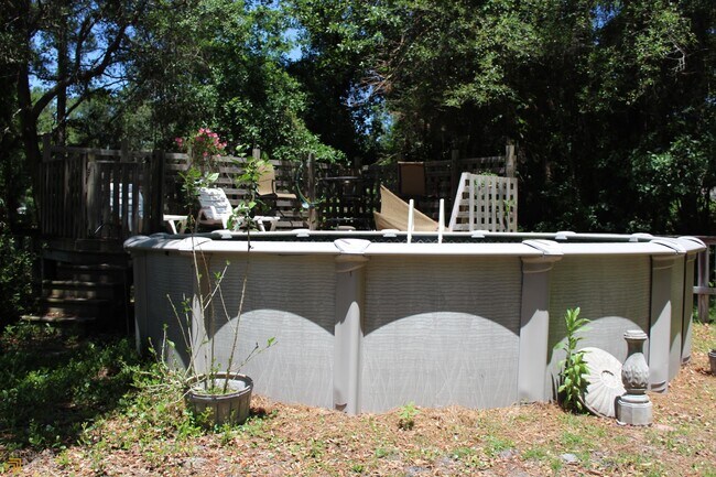 Building Photo - 203 Carrington Way