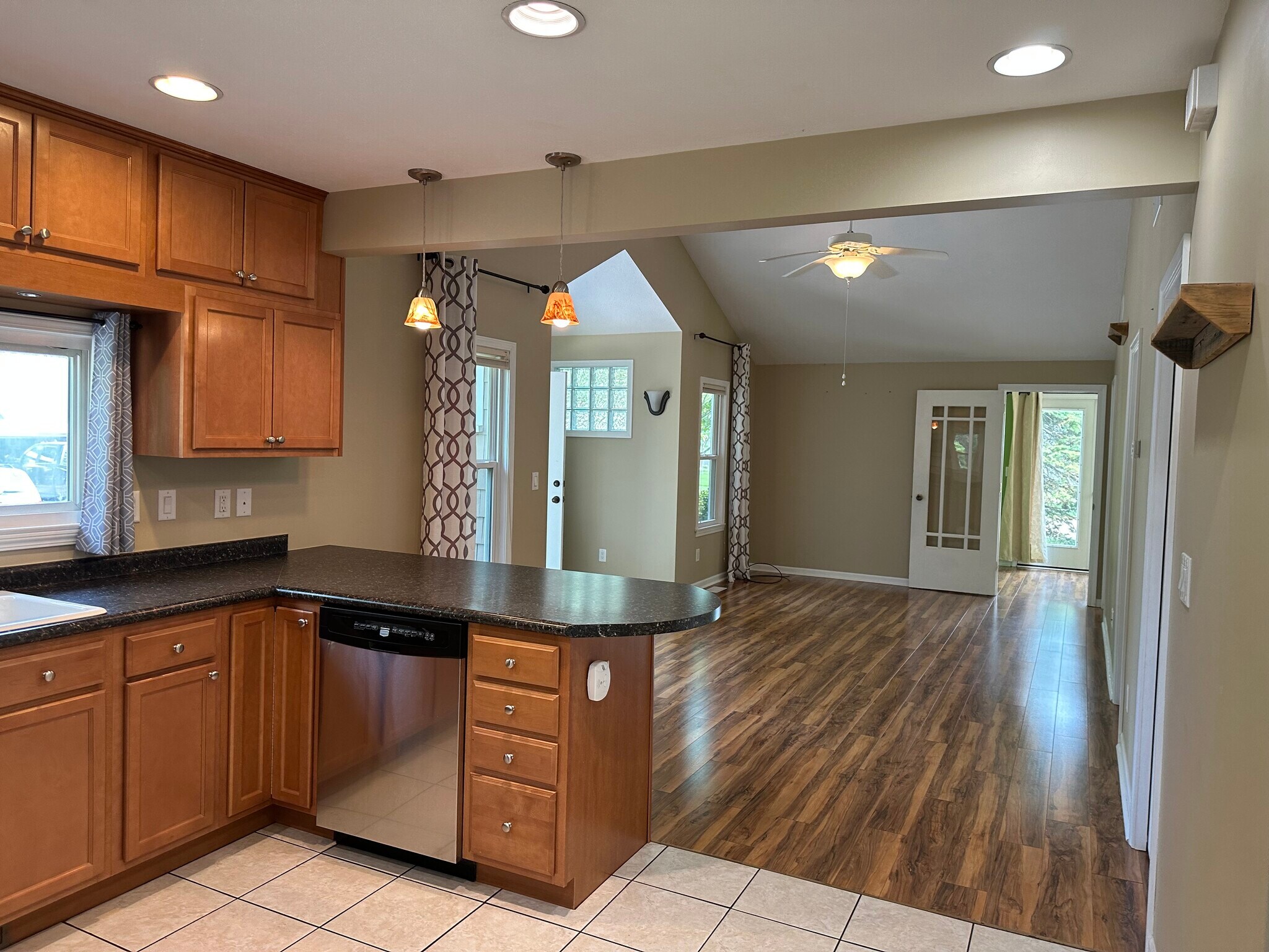 Building Photo - 1409 Miller Dr