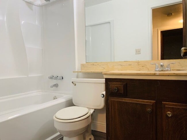 Building Photo - Great Duplex