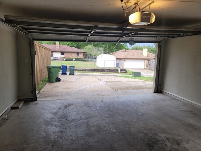 Building Photo - 110 La Fawn Cir