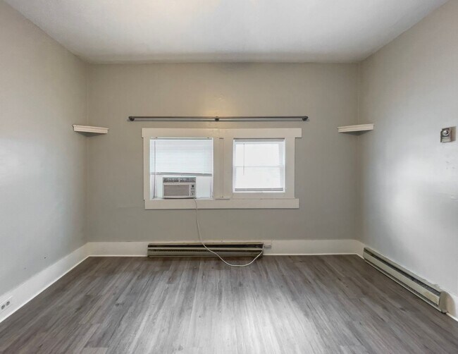 Building Photo - Cozy 1 bedroom Close to Campus