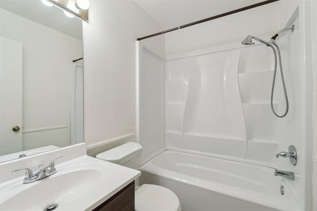Building Photo - 727 Rockridge Cir