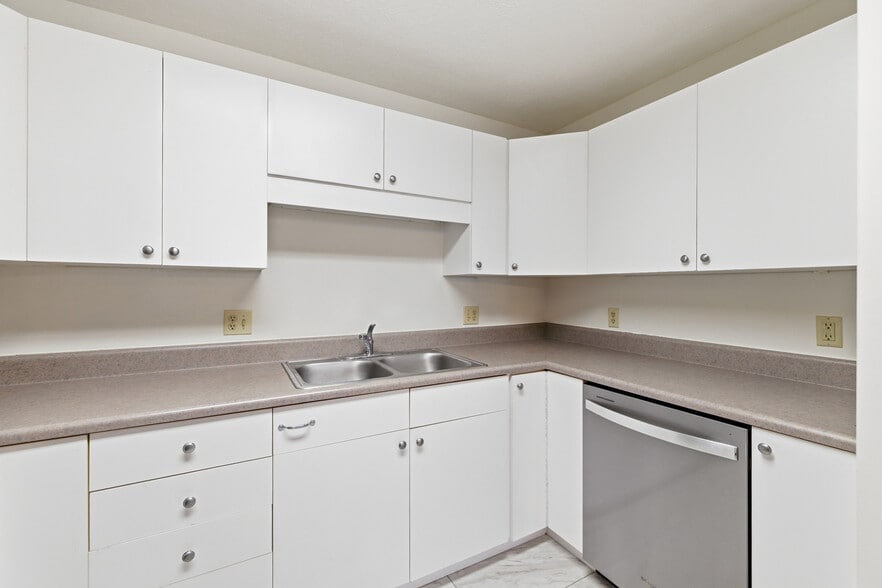 Building Photo - 1921 Ty Way Xing