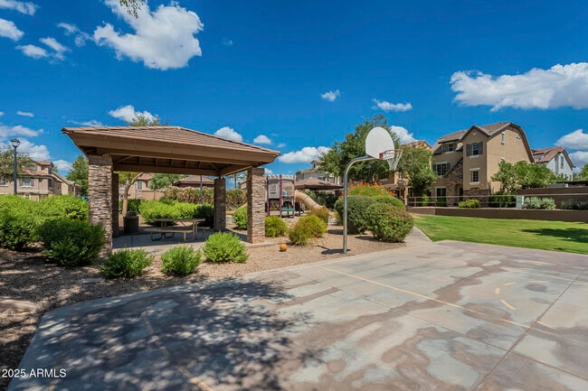Building Photo - 753 N Port Dr