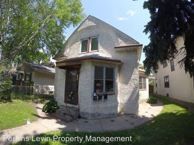 Building Photo - 735 Quincy St NE