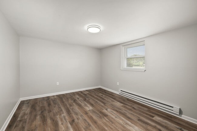 Building Photo - Charming Bi-Level for rent in Milford, $2,...