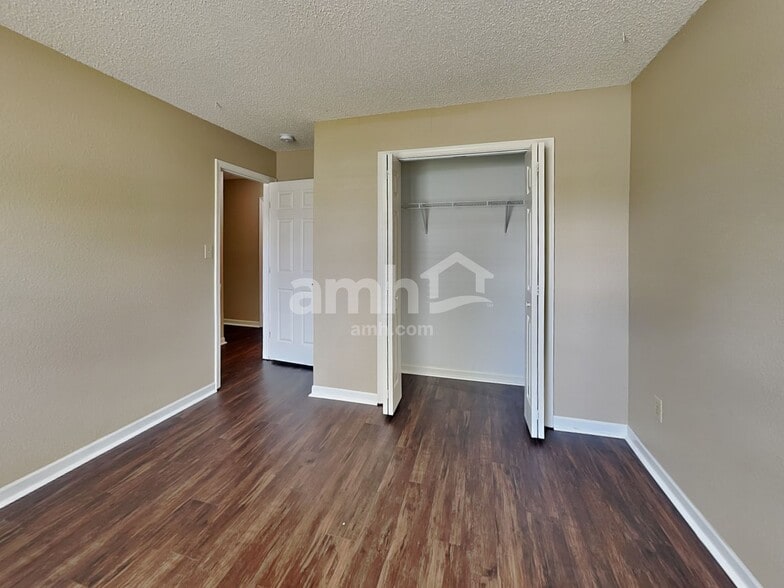 Building Photo - 412 E Pine Ridge Dr