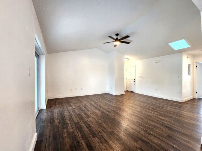 Building Photo - Third Floor Unit; Amazing College Park Loc...