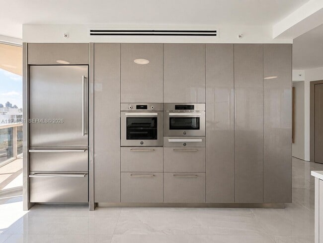 Building Photo - 17555 Collins Ave