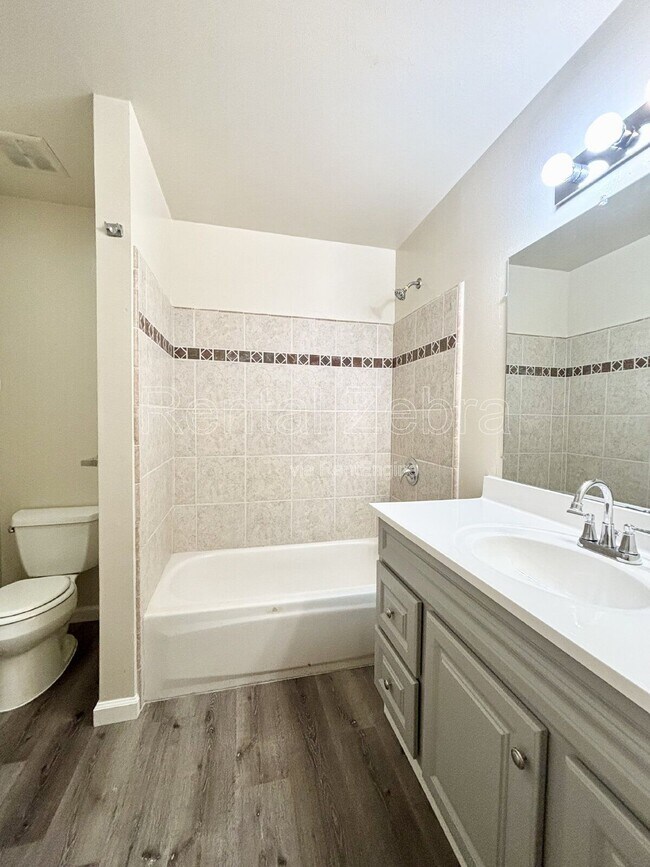 Building Photo - 3290 Cheyenne Dr