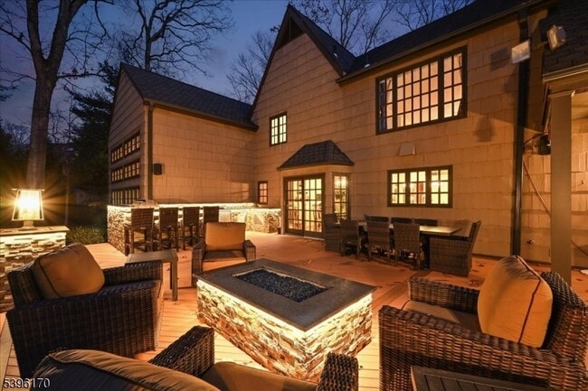 Building Photo - 545 Johnston Dr