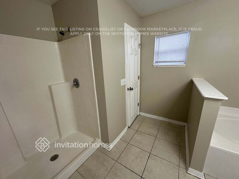 Building Photo - 2165 Clearwater Dr