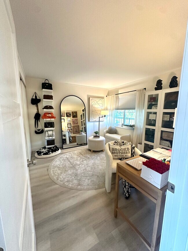 Building Photo - 1083 Forest Lakes Dr