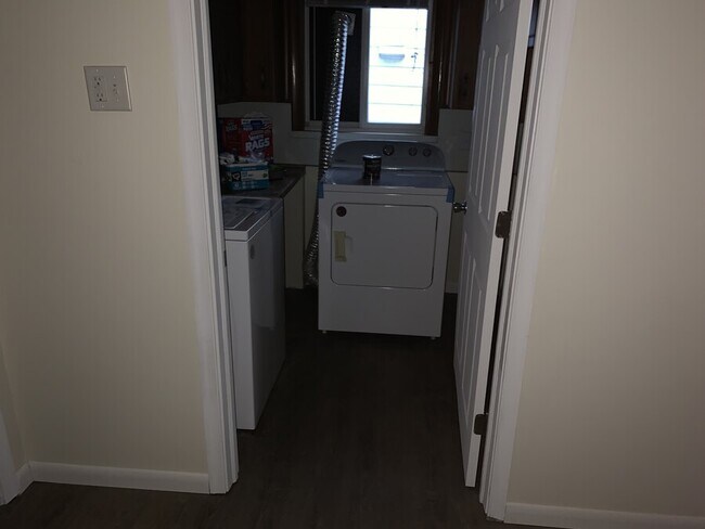 Building Photo - 145 - 147 Elm