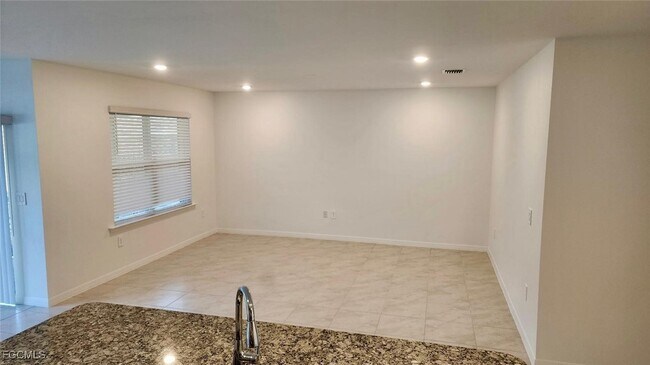 Building Photo - 3034 Royal Gardens Ave