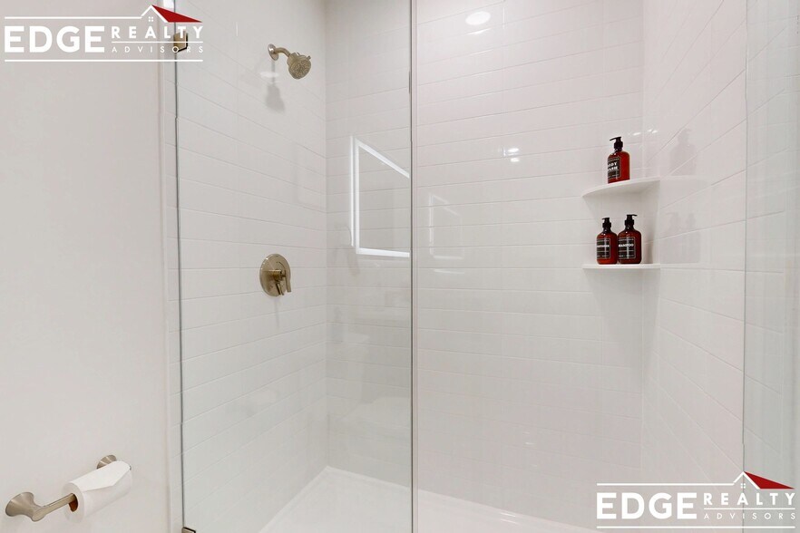 Building Photo - 38 Hichborn St