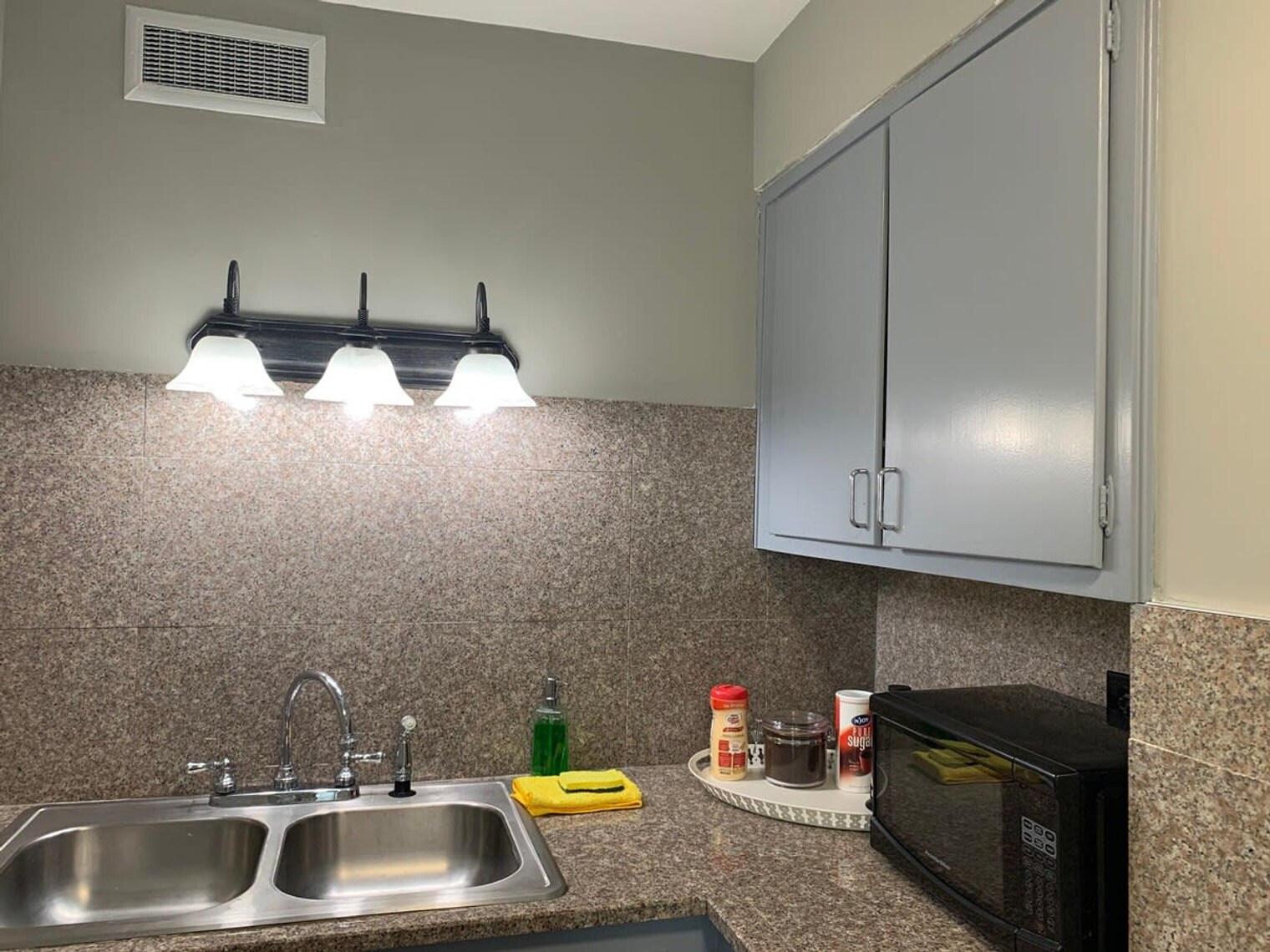 Building Photo - 300 W Peachtree St NW