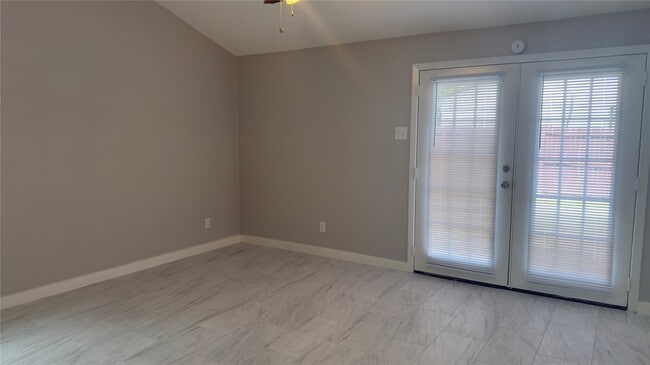 Building Photo - 1415 Wisteria Way