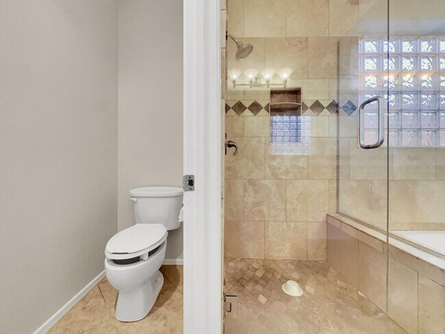 Building Photo - 261 N Nash Way