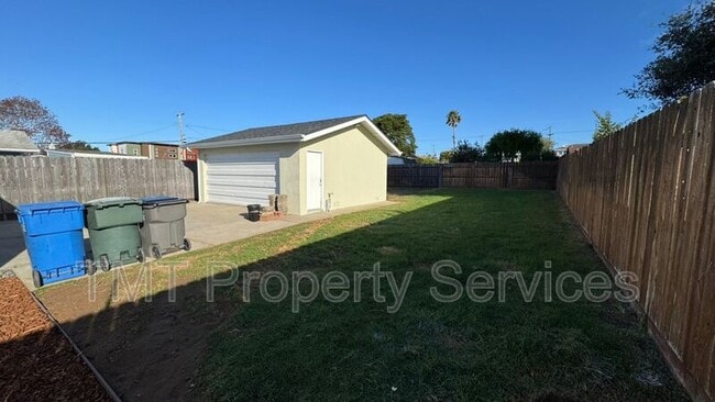 Building Photo - 1339 Newport Ave