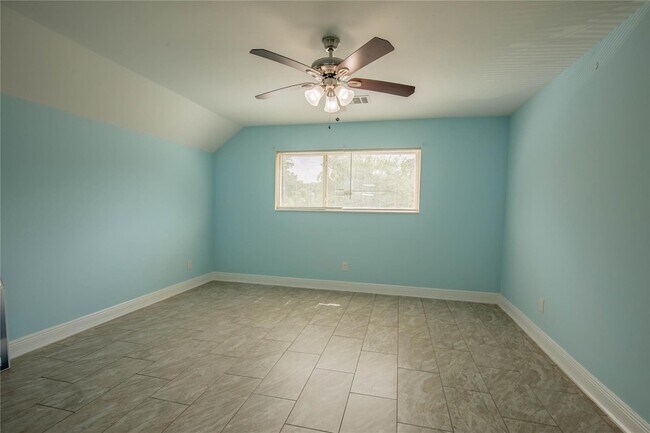 Building Photo - 5611 Long Creek Ln