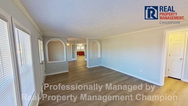 Building Photo - Spacious 3 BD/2.5 BA Home w/New Flooring and Fresh Paint