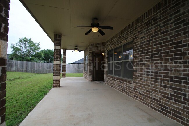 Building Photo - Belton Beauty!