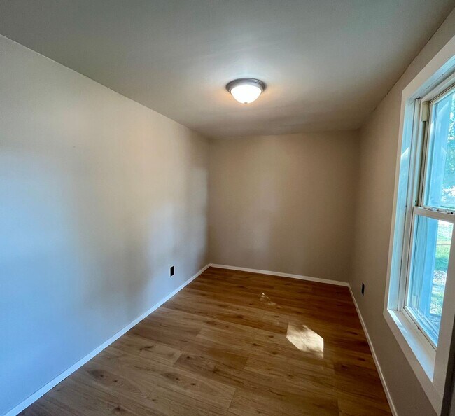 Building Photo - 1106 Rixon St