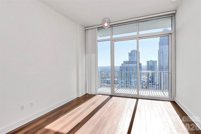 Building Photo - 215 N Pine St