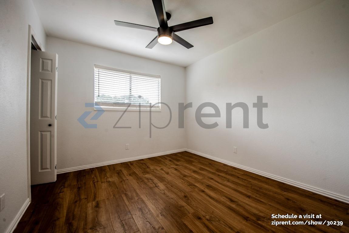 Building Photo - Unit
