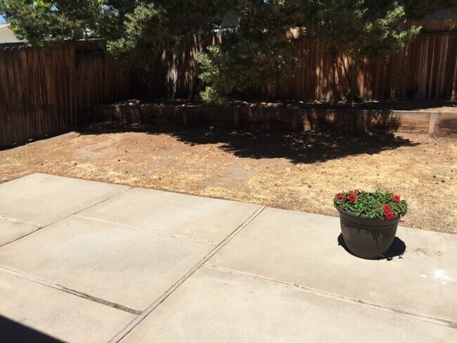 Building Photo - Sparks 4 Bedroom Single Story House - 1 Ca...