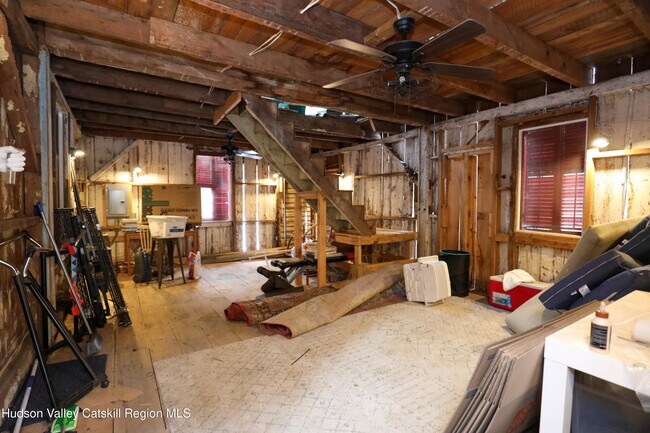 Building Photo - 683 Woodland Valley Rd