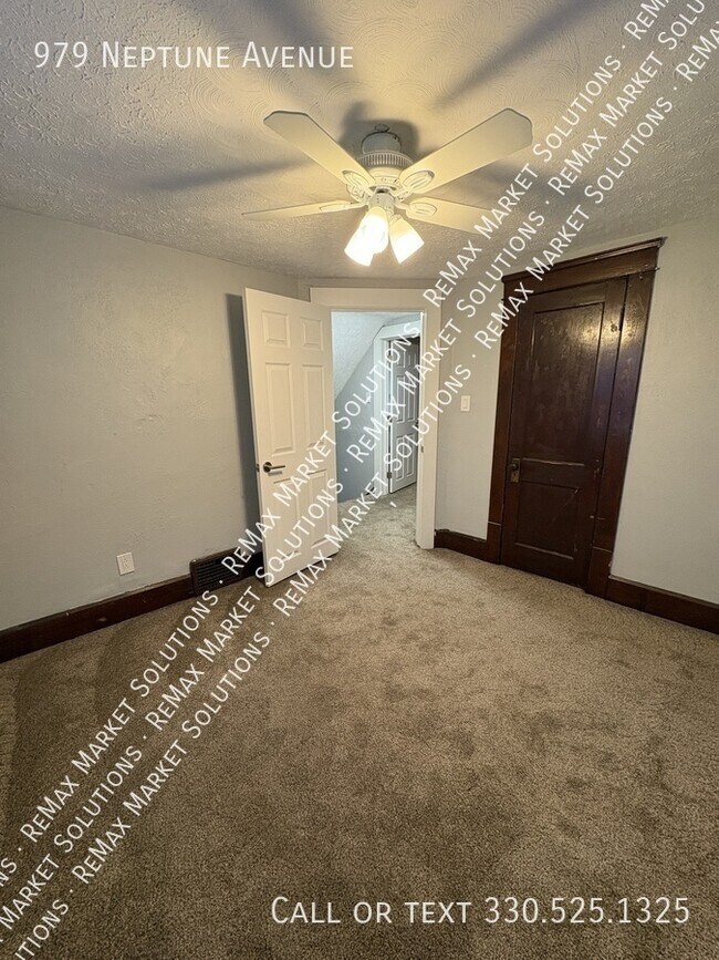 Building Photo - 979 Neptune Ave