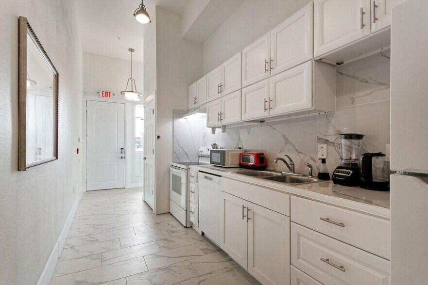 Building Photo - 1609 Baronne St