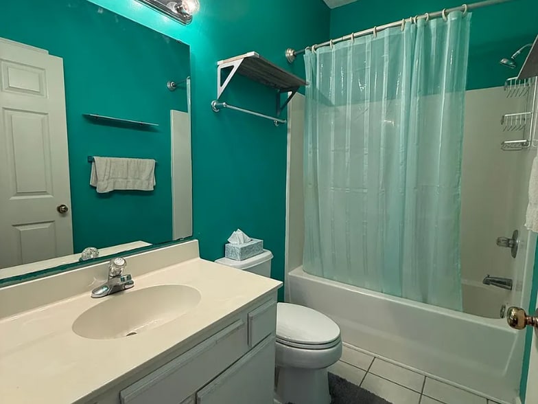 Building Photo - 472 River Oaks Dr