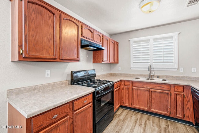 Building Photo - 14041 Sandy Rock Dr