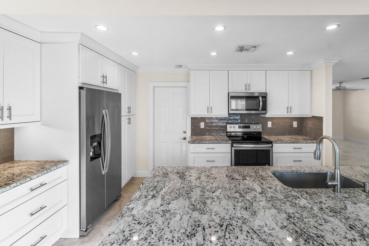 Building Photo - 2096 SW 13th Ter