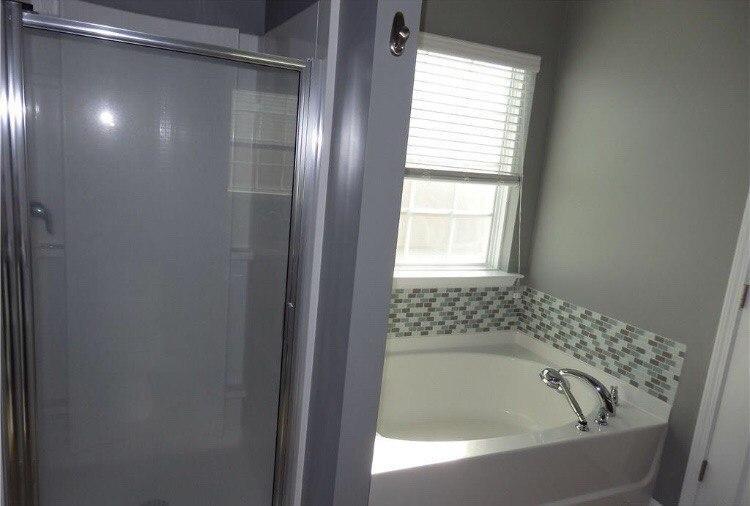 Master Bathtub and Shower - 363 Ohara Dr