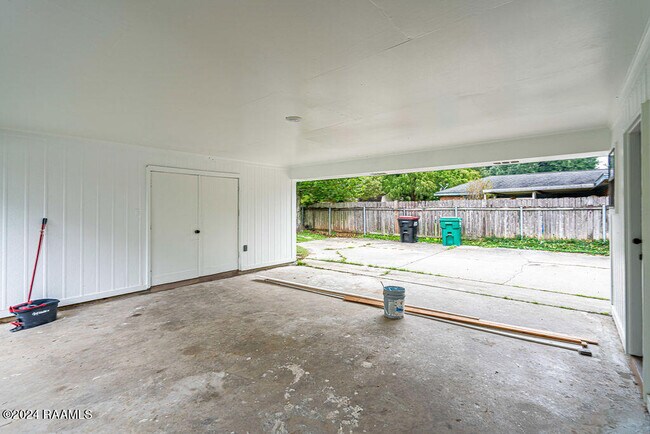 Building Photo - 213 Presbytere Pkwy