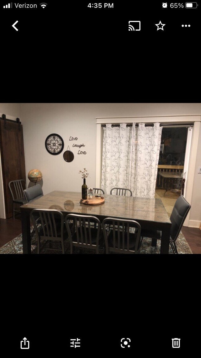 Dining - 4204 SW Ash Ct