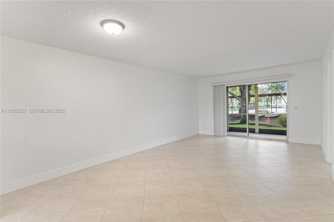 Building Photo - 1400 SW 124th Terrace