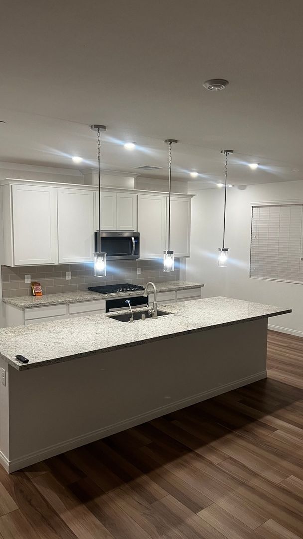 Building Photo - 854 Benning St