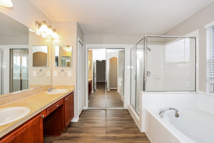 Building Photo - 3740 Briar Ln