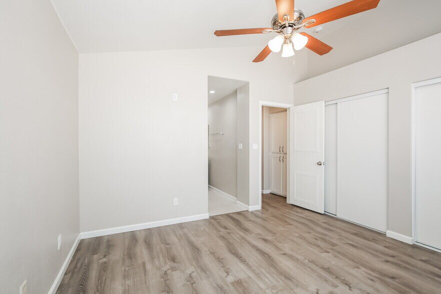 Building Photo - 6040 Hidden Rock Dr