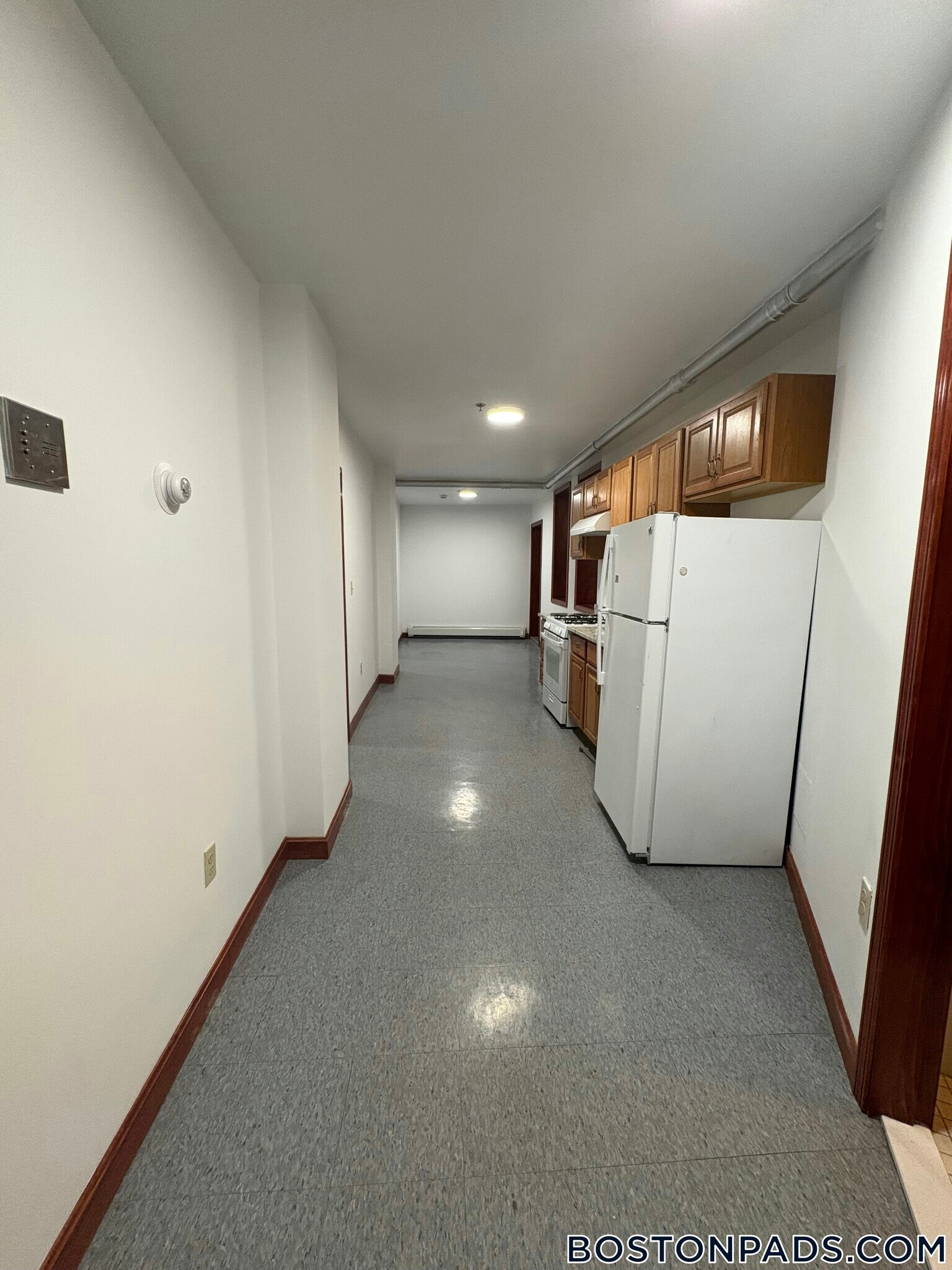 Building Photo - 143 Park Dr