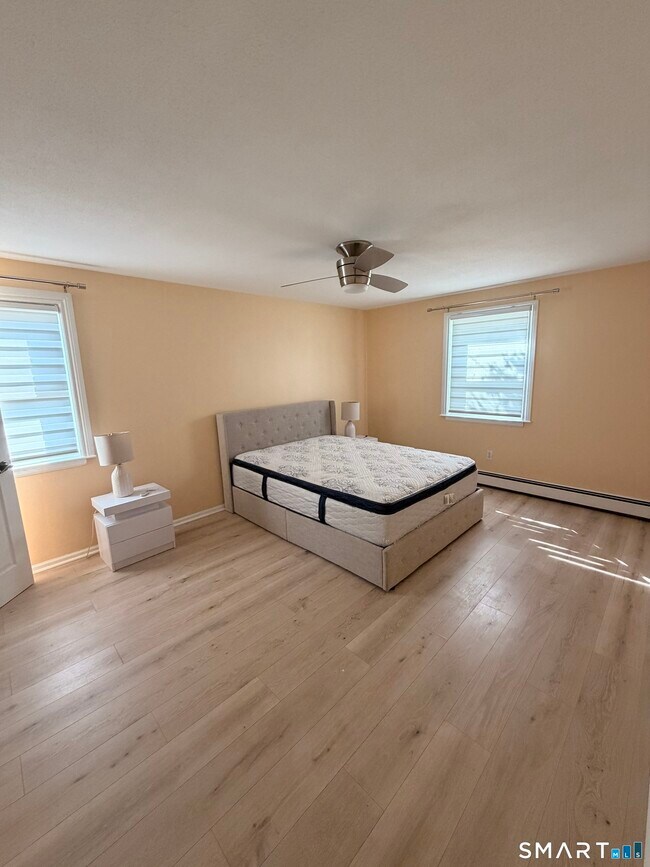 Building Photo - 265 Burritt St