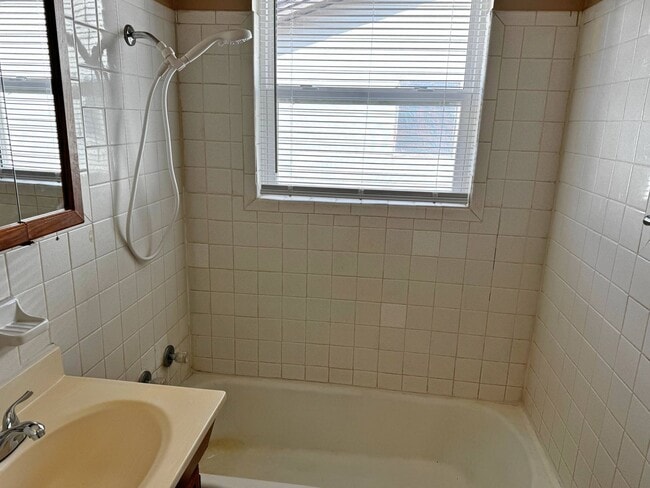 Building Photo - 102 Ave G