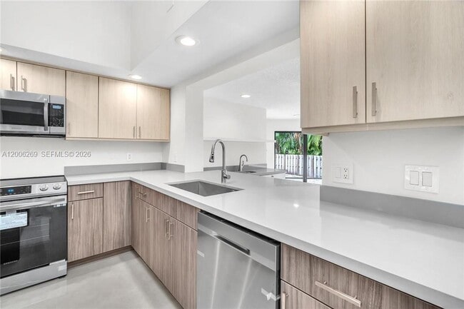 Building Photo - 8881 N Lake Dasha Dr