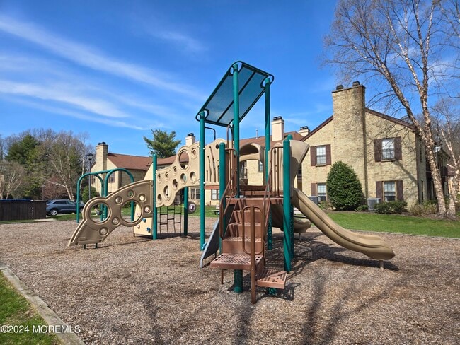 Building Photo - 912 Wellington Pl